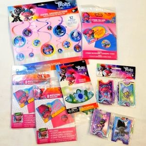 NEW 60 Piece Dreamworks Trolls Party Invitations, Decor & Favors Bundle - SET A